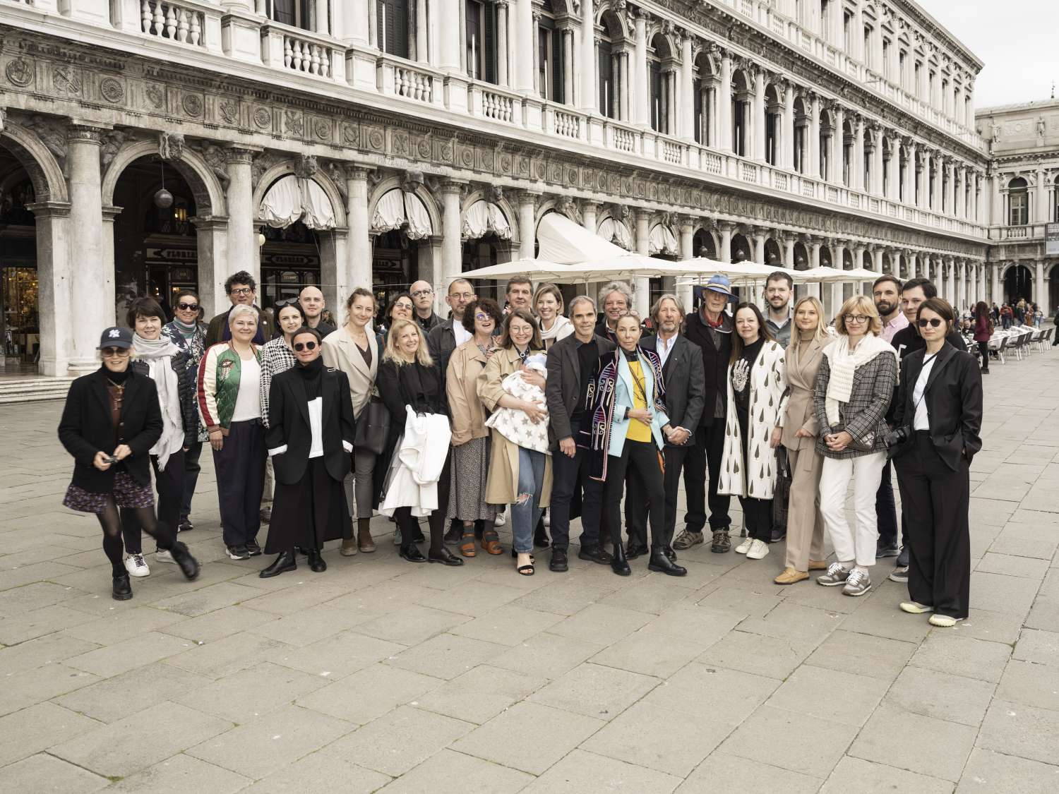 Команда, друзі та партнери павільйону на сніданку в Cafe Florian, влаштованому Fondazione Fendi з нагоди відкриття. Фото Саші Маслова