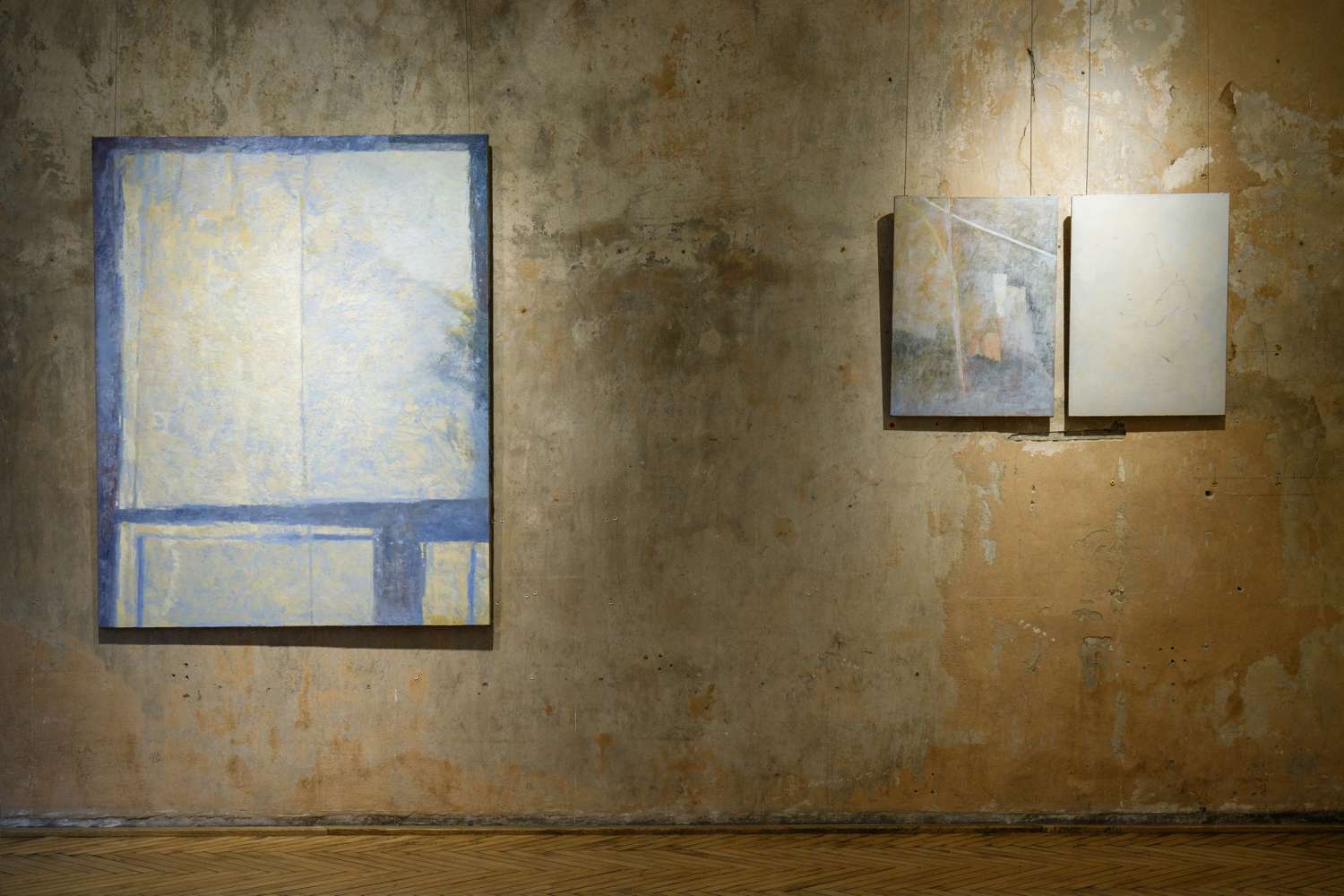THE EMPTY SPACES OF DOORS AND WINDOWS ALLOW THE ROOM TO BE INHABITED. Photo 4