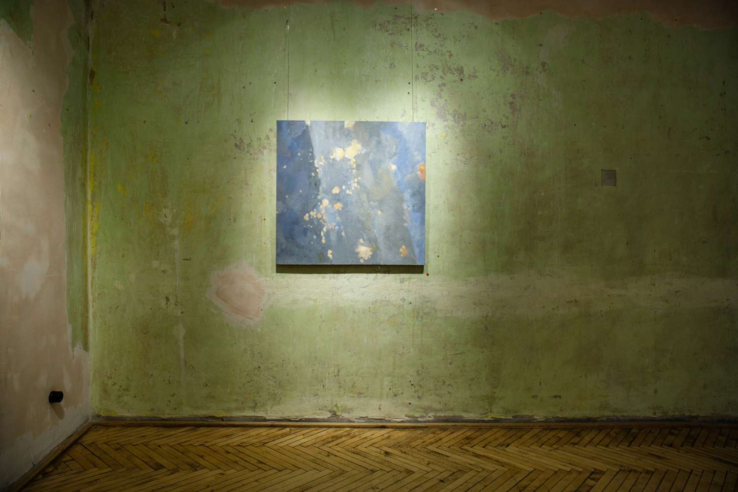 THE EMPTY SPACES OF DOORS AND WINDOWS ALLOW THE ROOM TO BE INHABITED. Photo 5