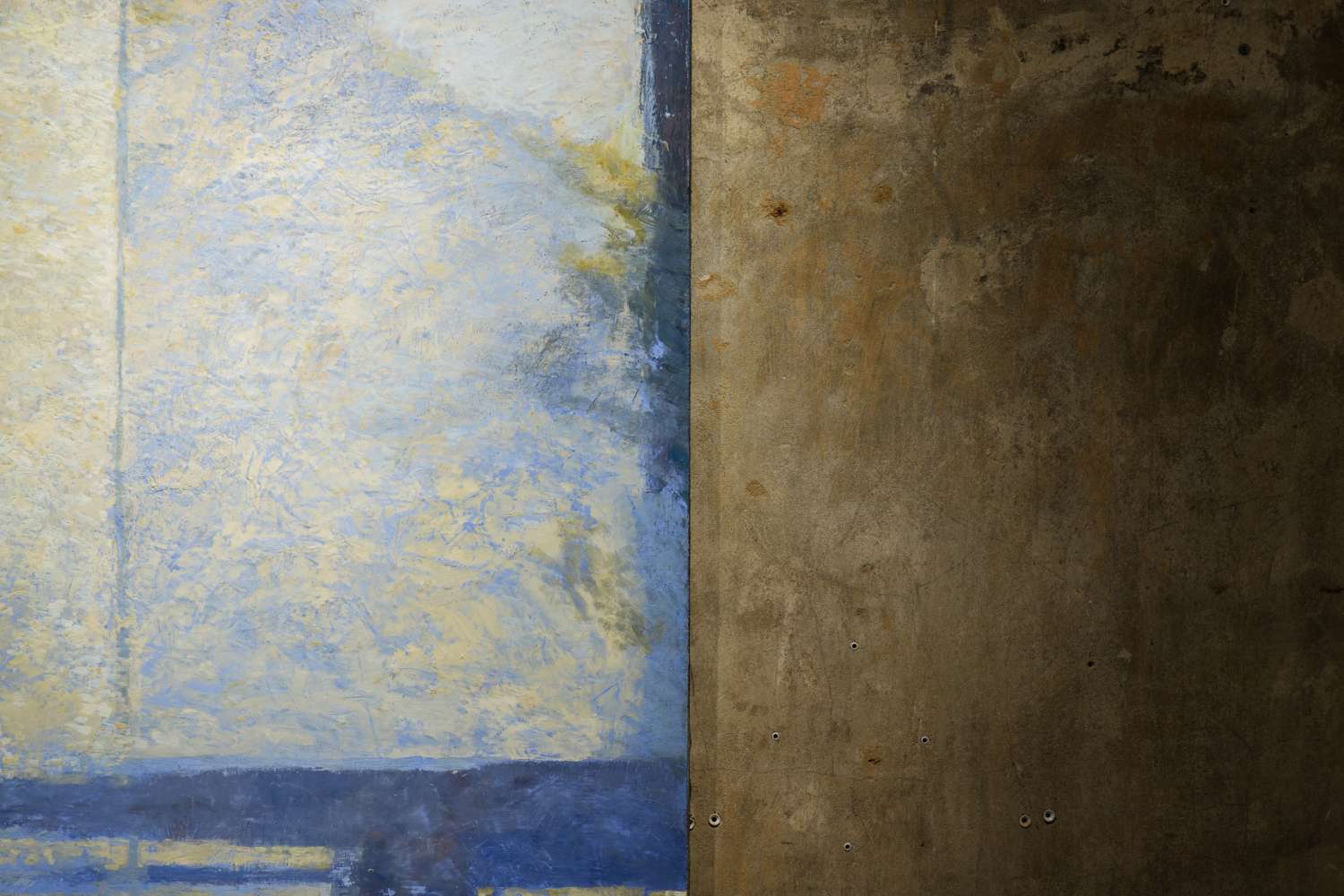 THE EMPTY SPACES OF DOORS AND WINDOWS ALLOW THE ROOM TO BE INHABITED. Photo 12