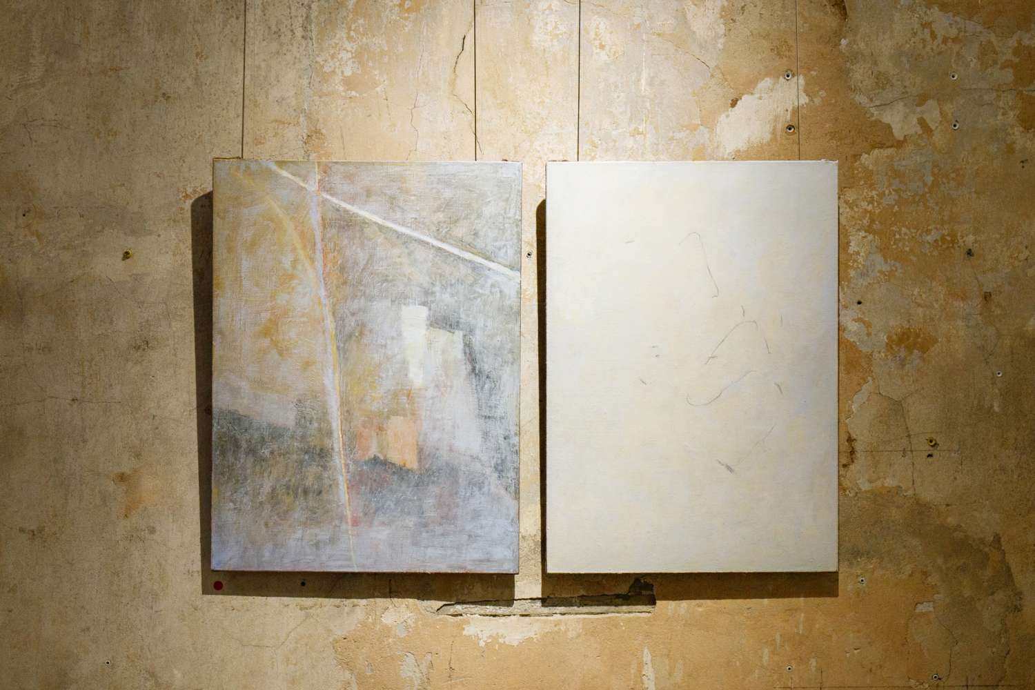 THE EMPTY SPACES OF DOORS AND WINDOWS ALLOW THE ROOM TO BE INHABITED. Photo 14