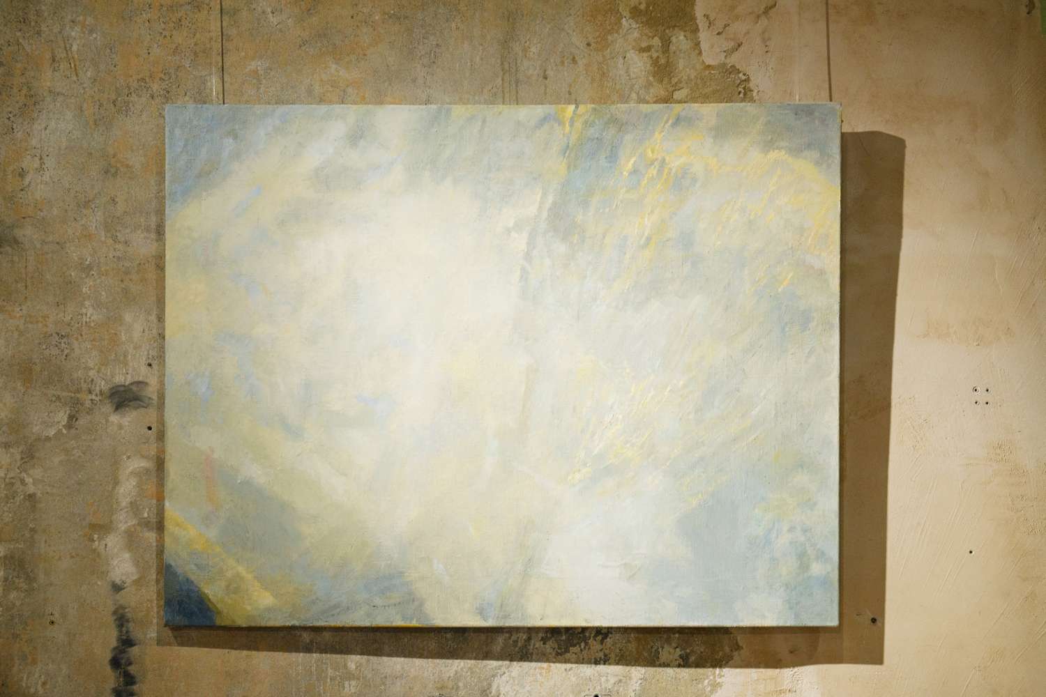 THE EMPTY SPACES OF DOORS AND WINDOWS ALLOW THE ROOM TO BE INHABITED. Photo 15