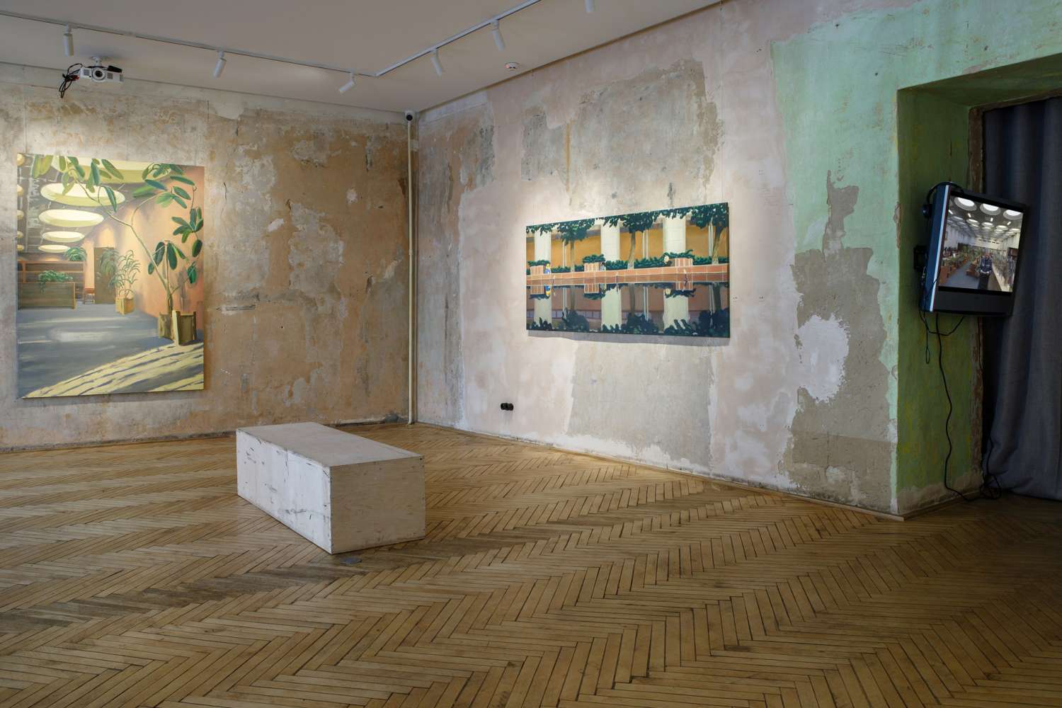 ALABASTER ATLAS. Photo 1