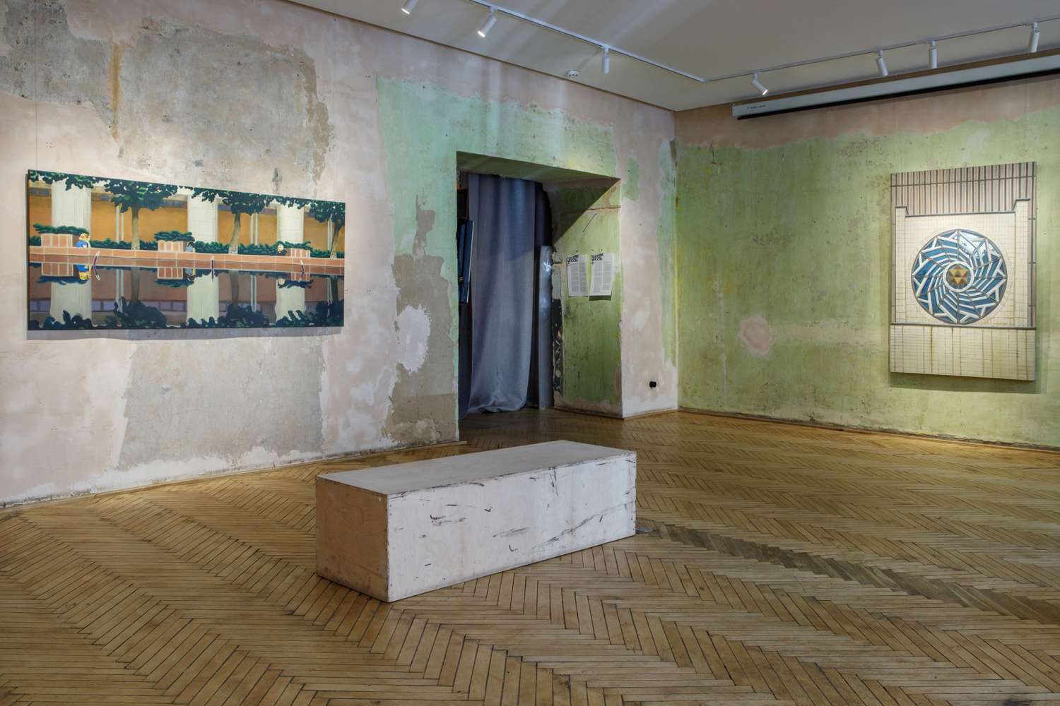 ALABASTER ATLAS. Photo 2