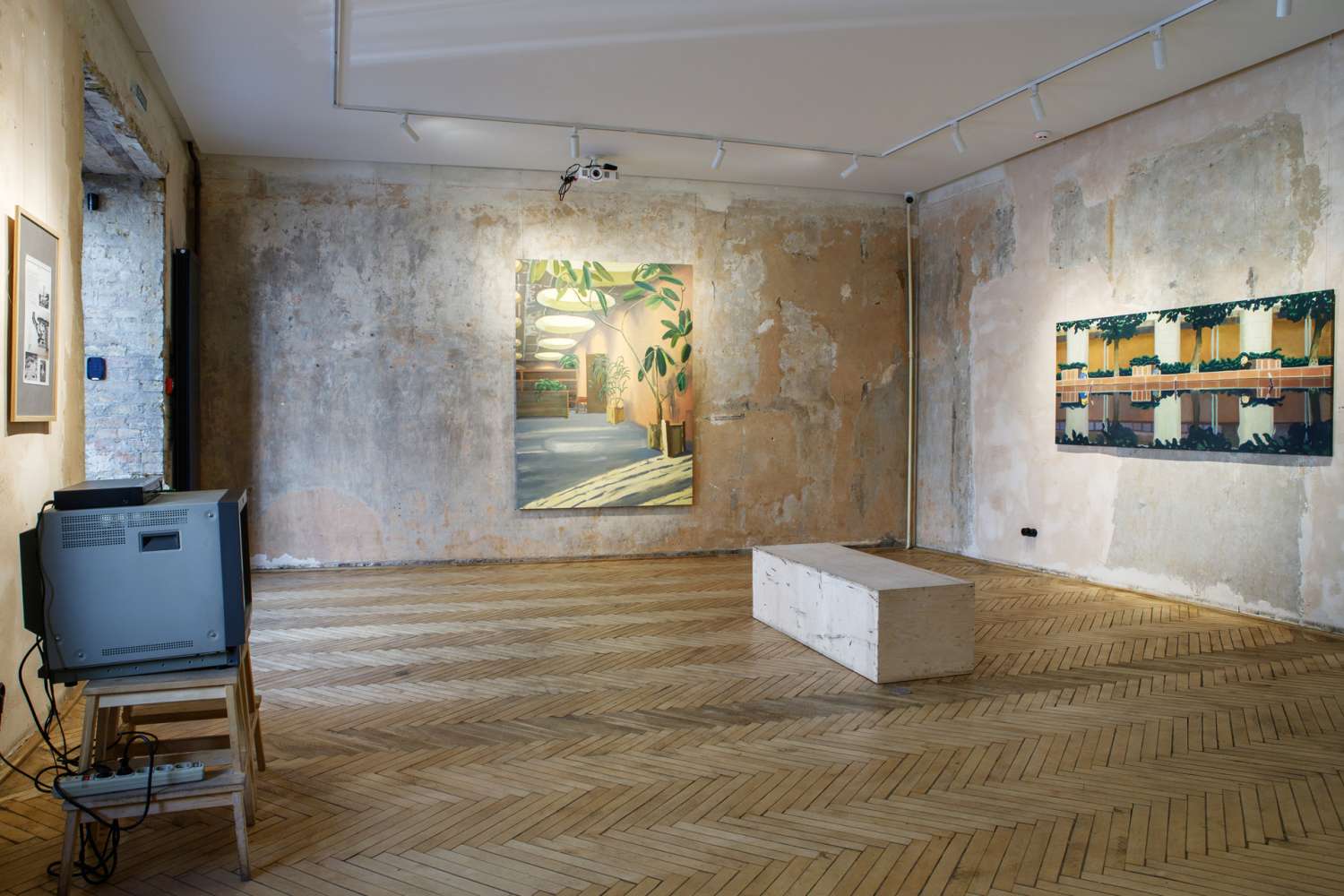 ALABASTER ATLAS. Photo 3