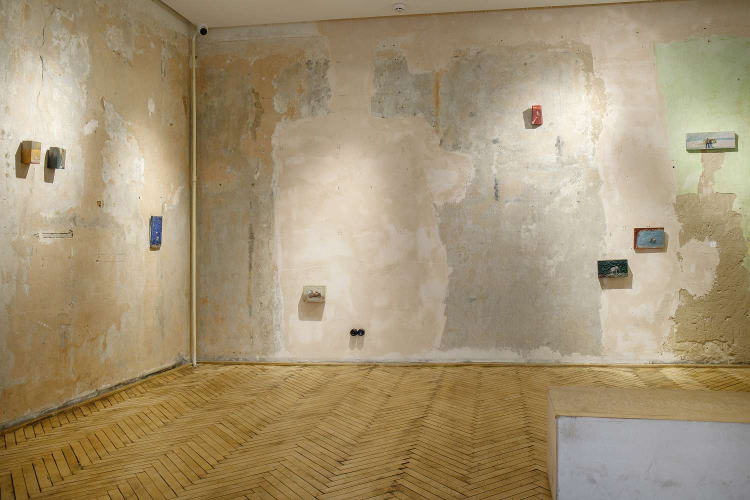 THERE ARE OTHER PEOPLE LIVING HERE. Photo 6