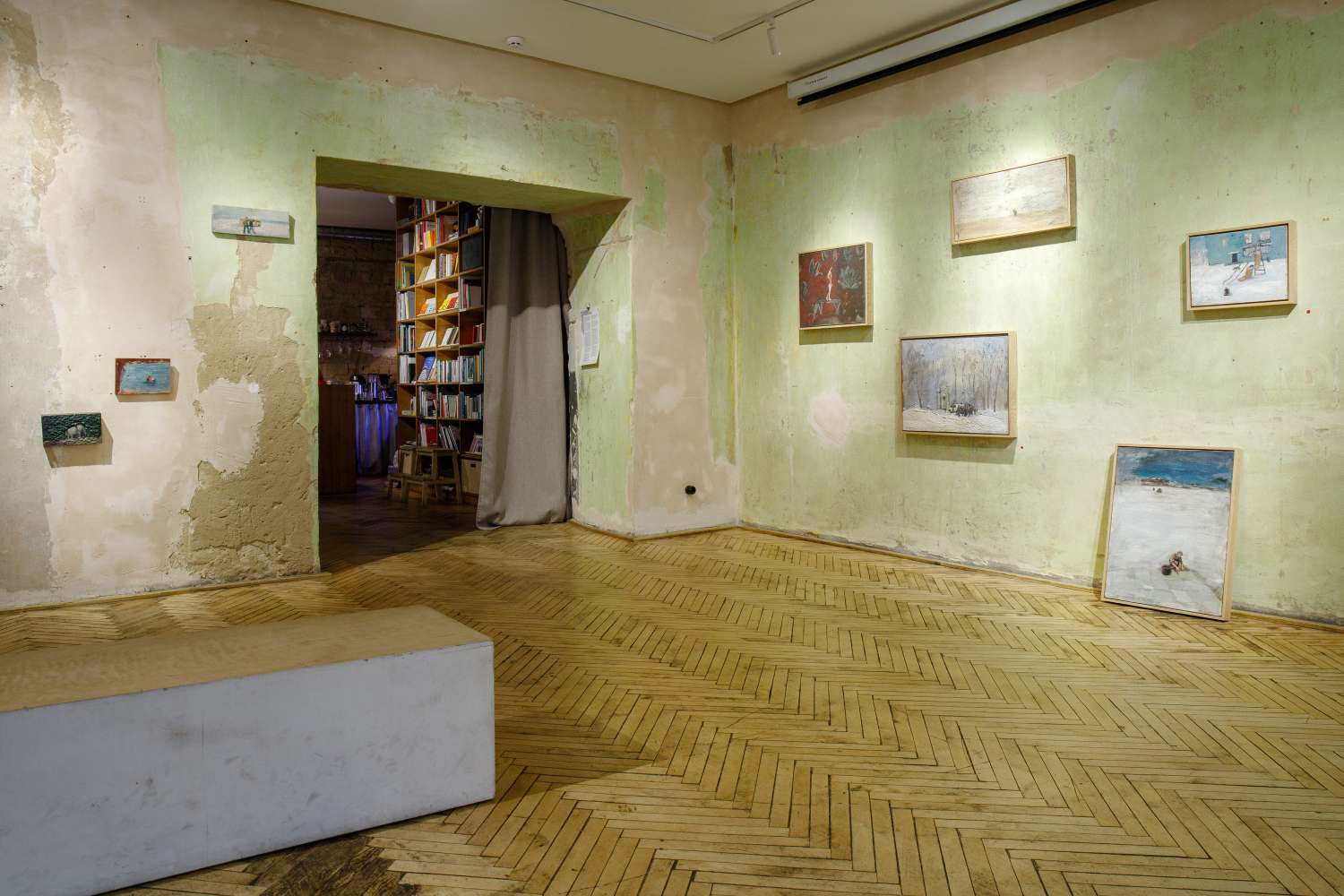 THERE ARE OTHER PEOPLE LIVING HERE. Photo 8